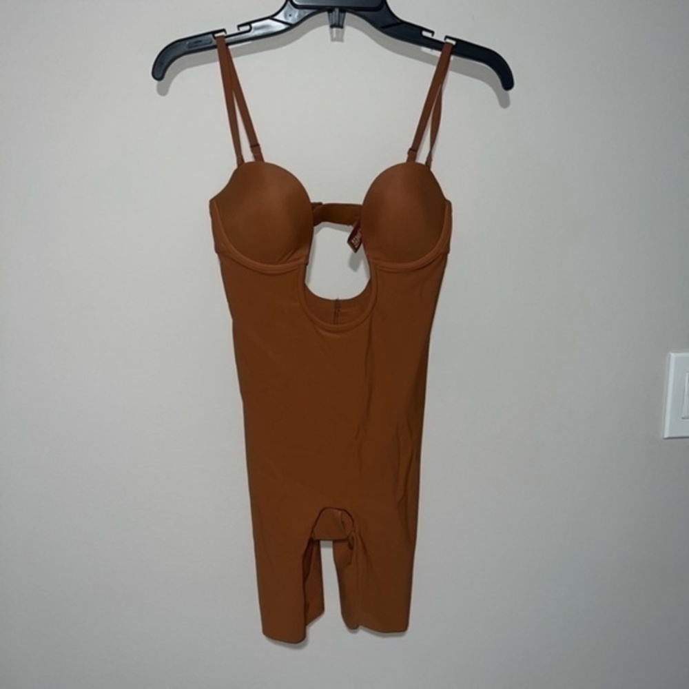 NWOT SKIMS DEEP PLUNGE MID THIGH BODYSUIT BROZNE SMALL